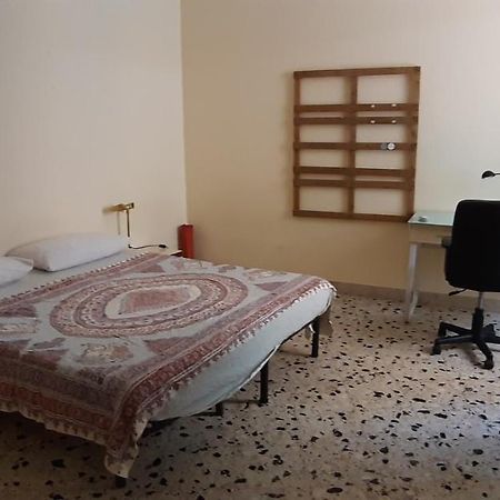 Stanza Privata In Appartamento Per Smart Working, Digital Nomads O Coliving Palermo Eksteriør billede